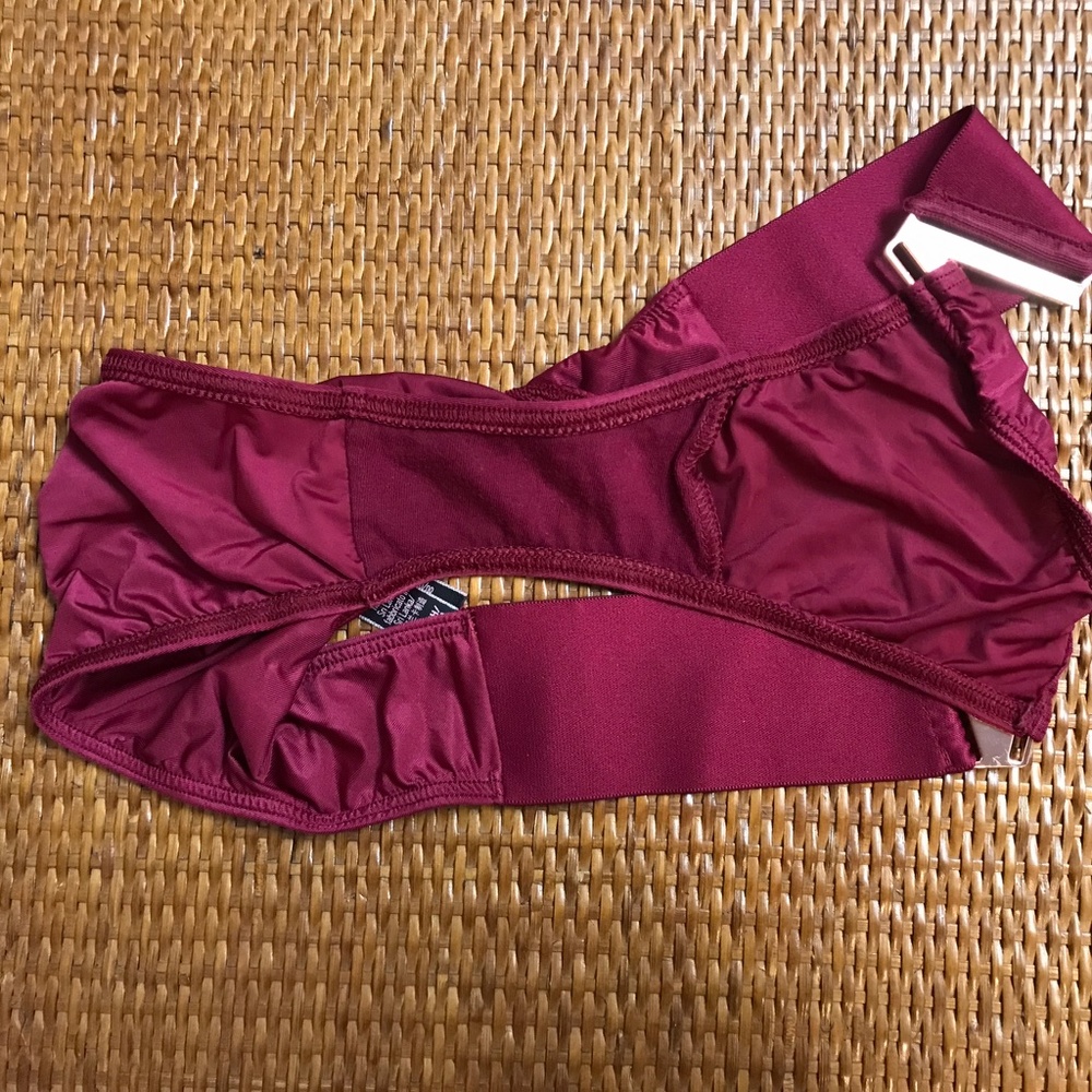 VICTORIA’S SECRET “V” Rose Golden Hardware Panties Size S - Picture 3 of 6